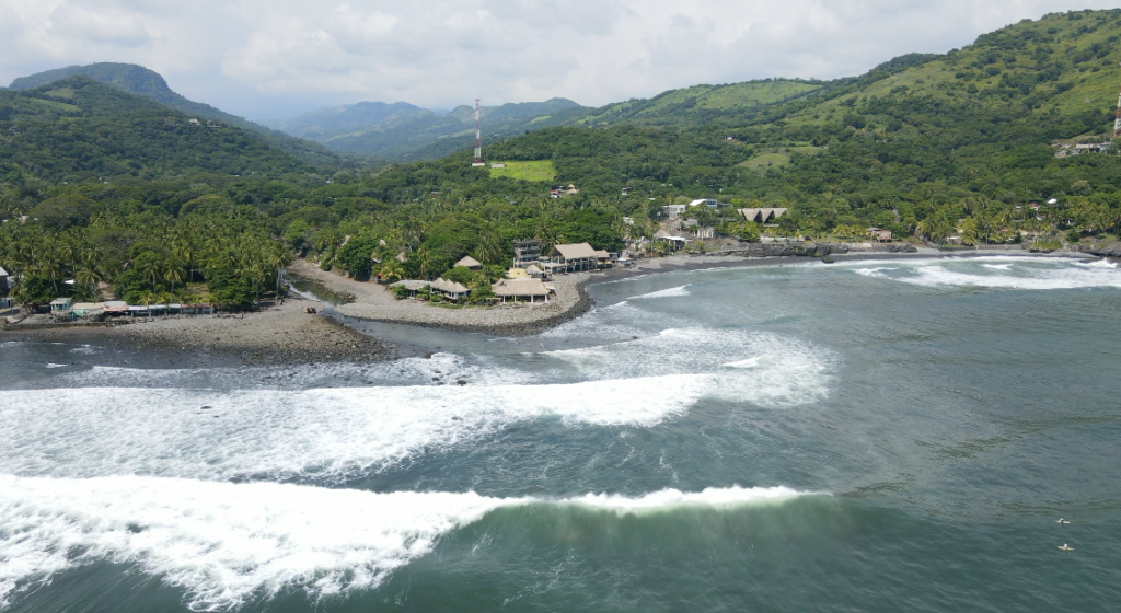 Waves Breaking in El Tunco El Salvador