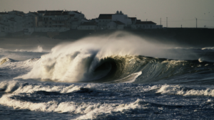 Heavy wave at Supertubos